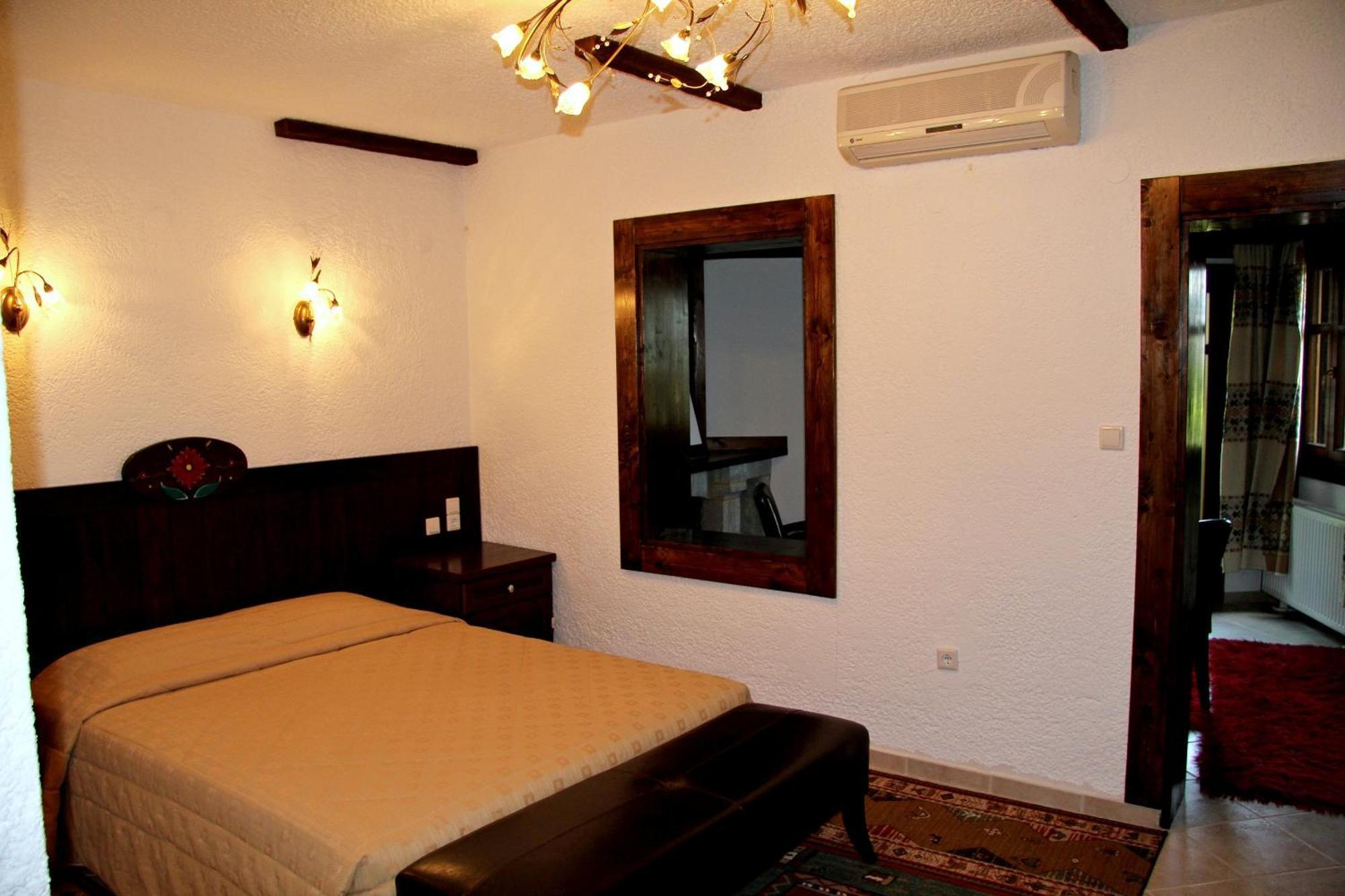 Hotel Taxiarches Aristi Exterior photo
