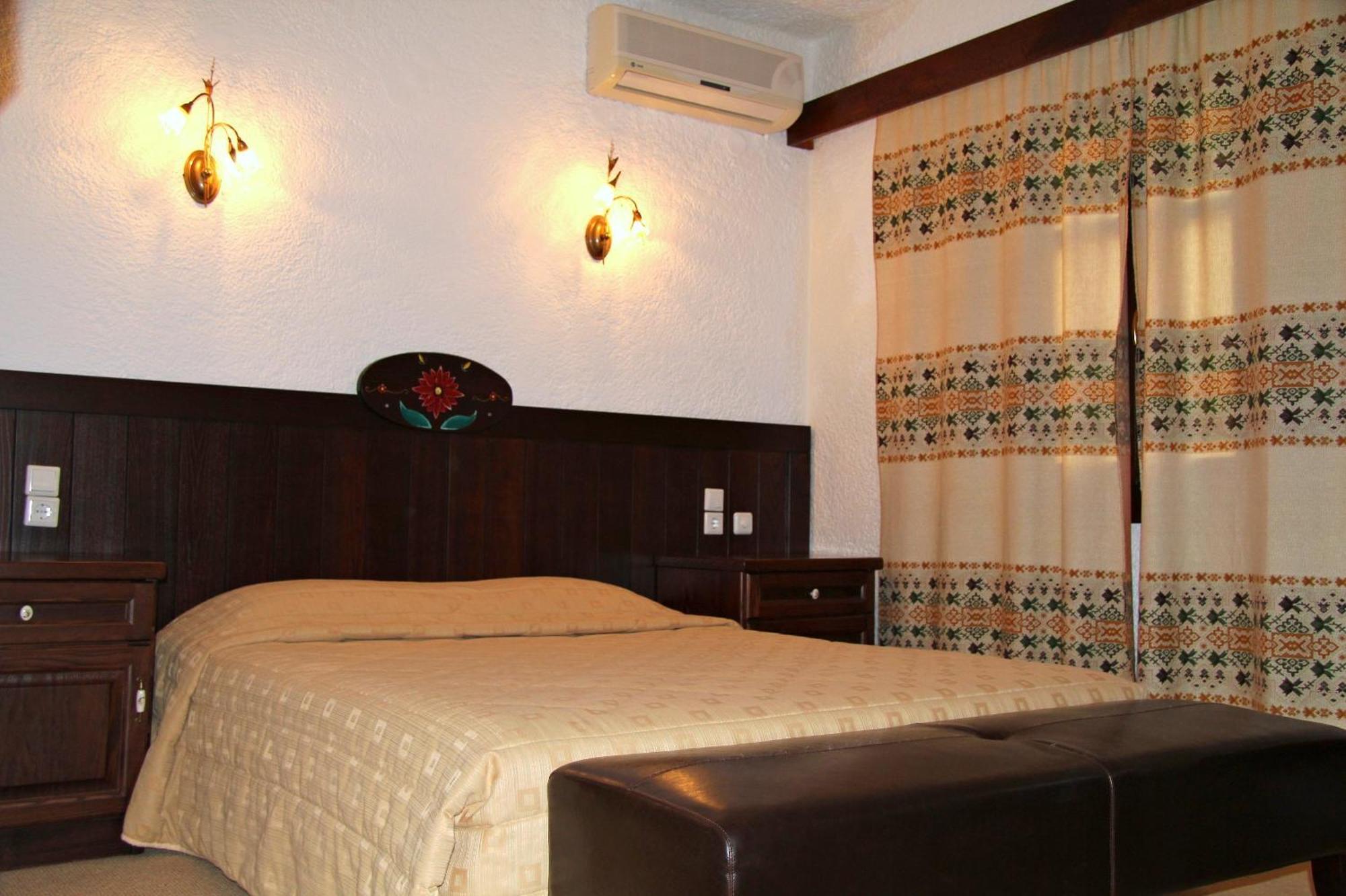 Hotel Taxiarches Aristi Exterior photo